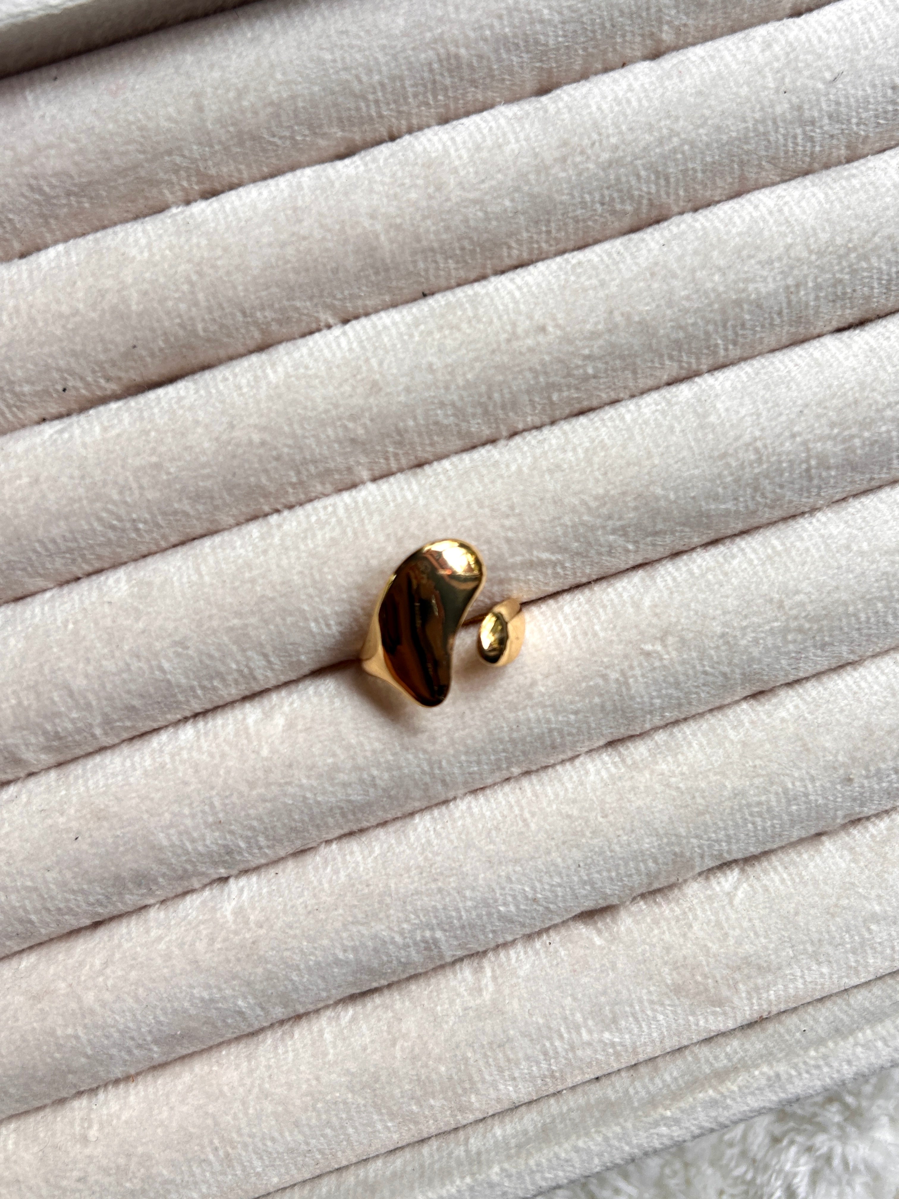 Luxe Wave Ring