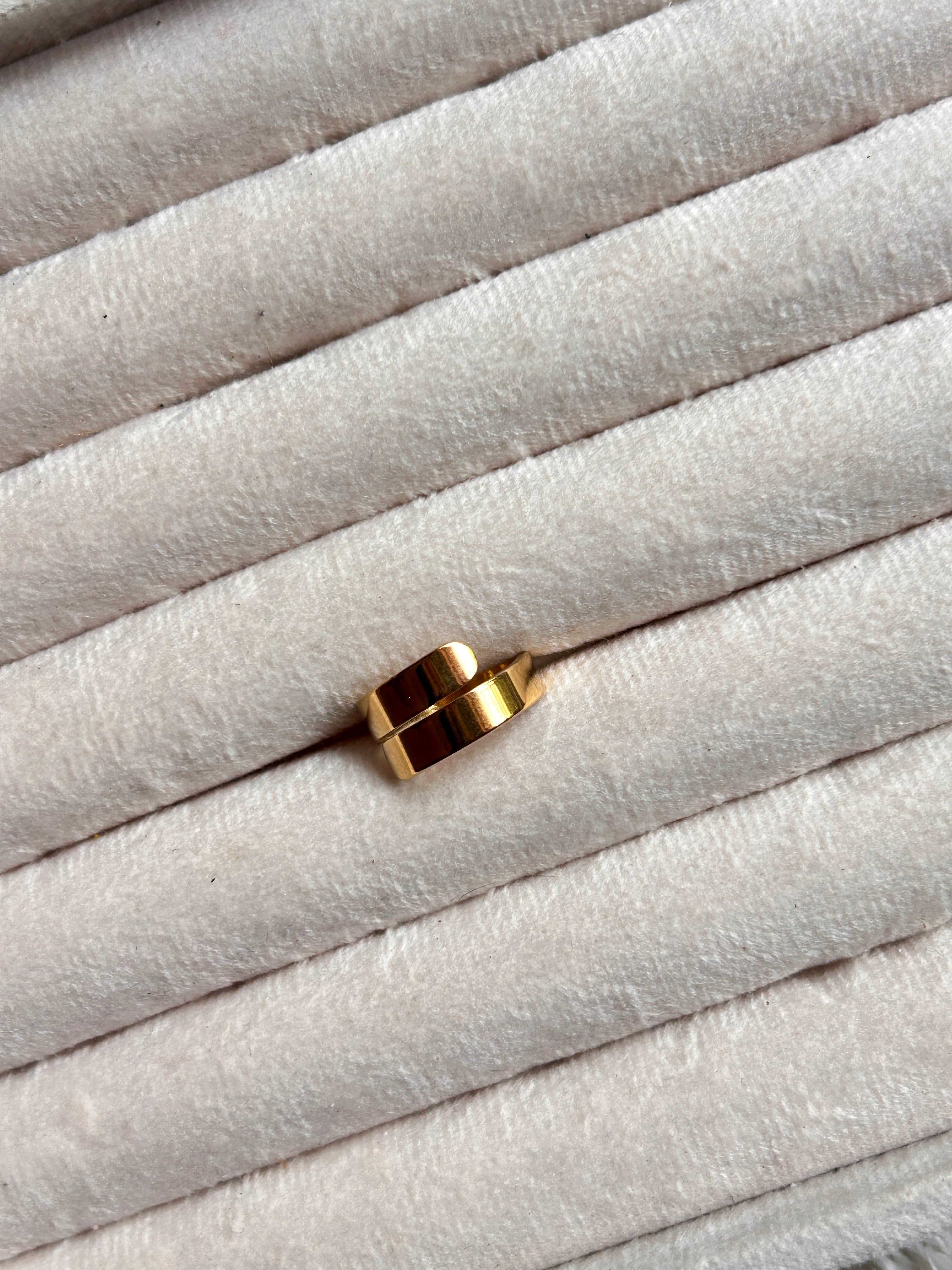 Twin Flow Ring