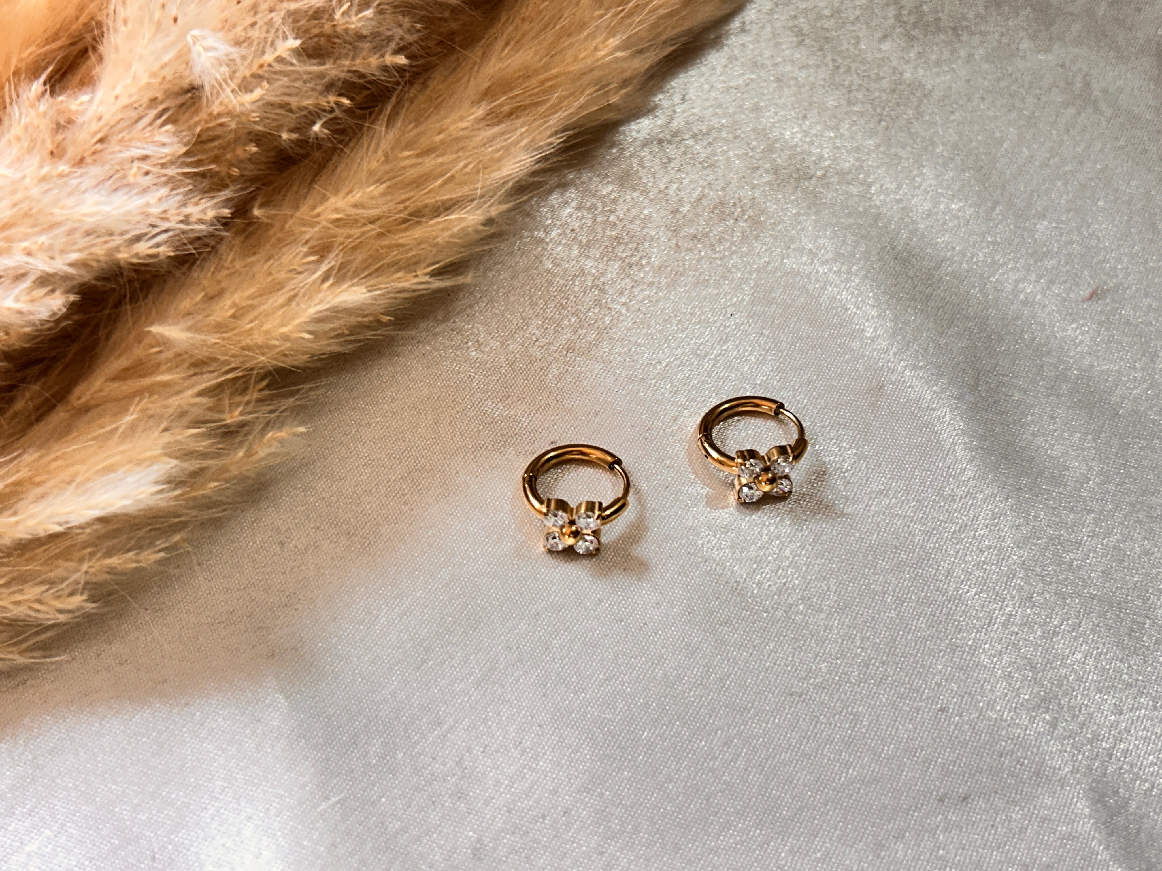 Flora Mini Hoops