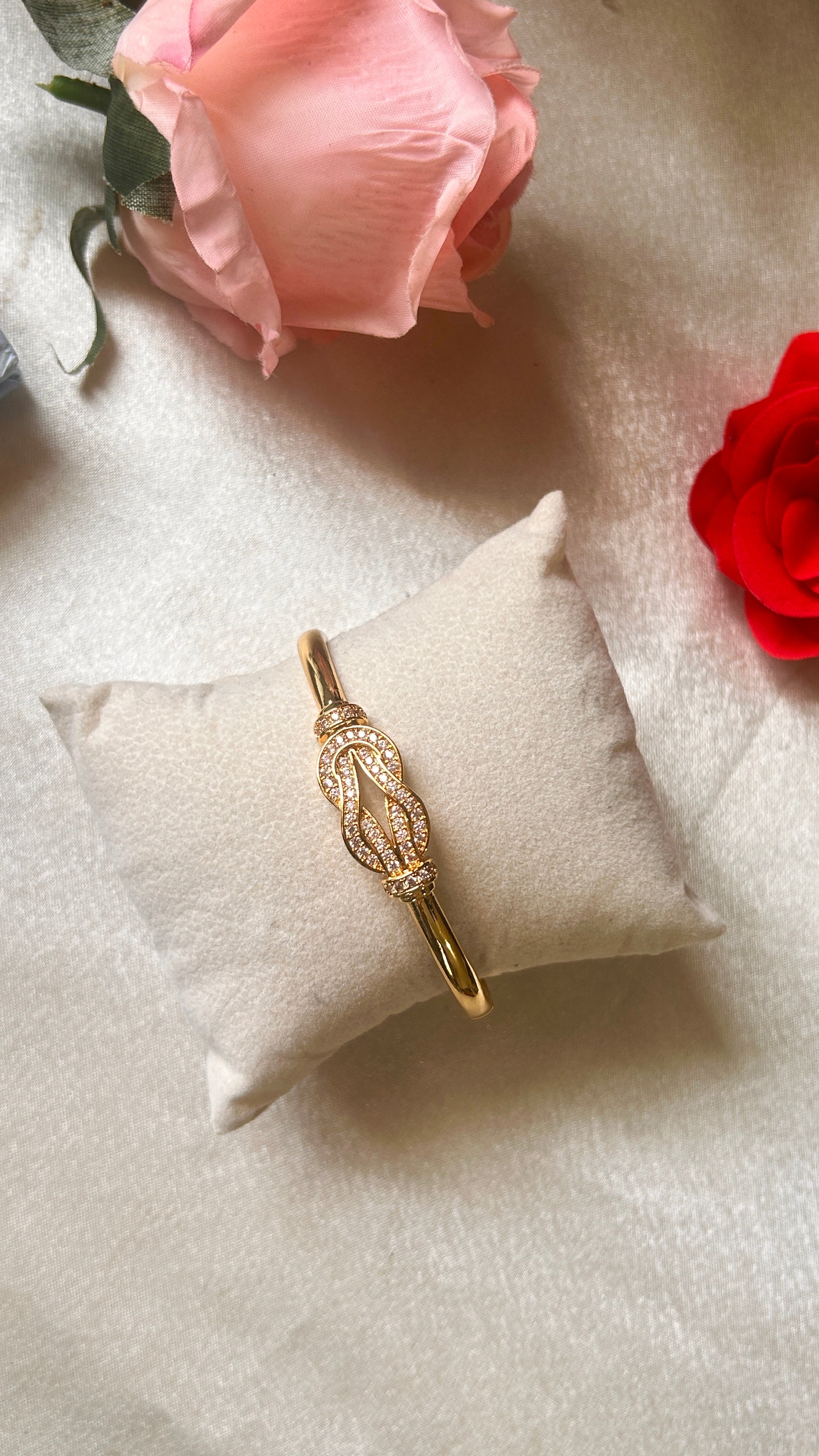 Elara Shine Bangle