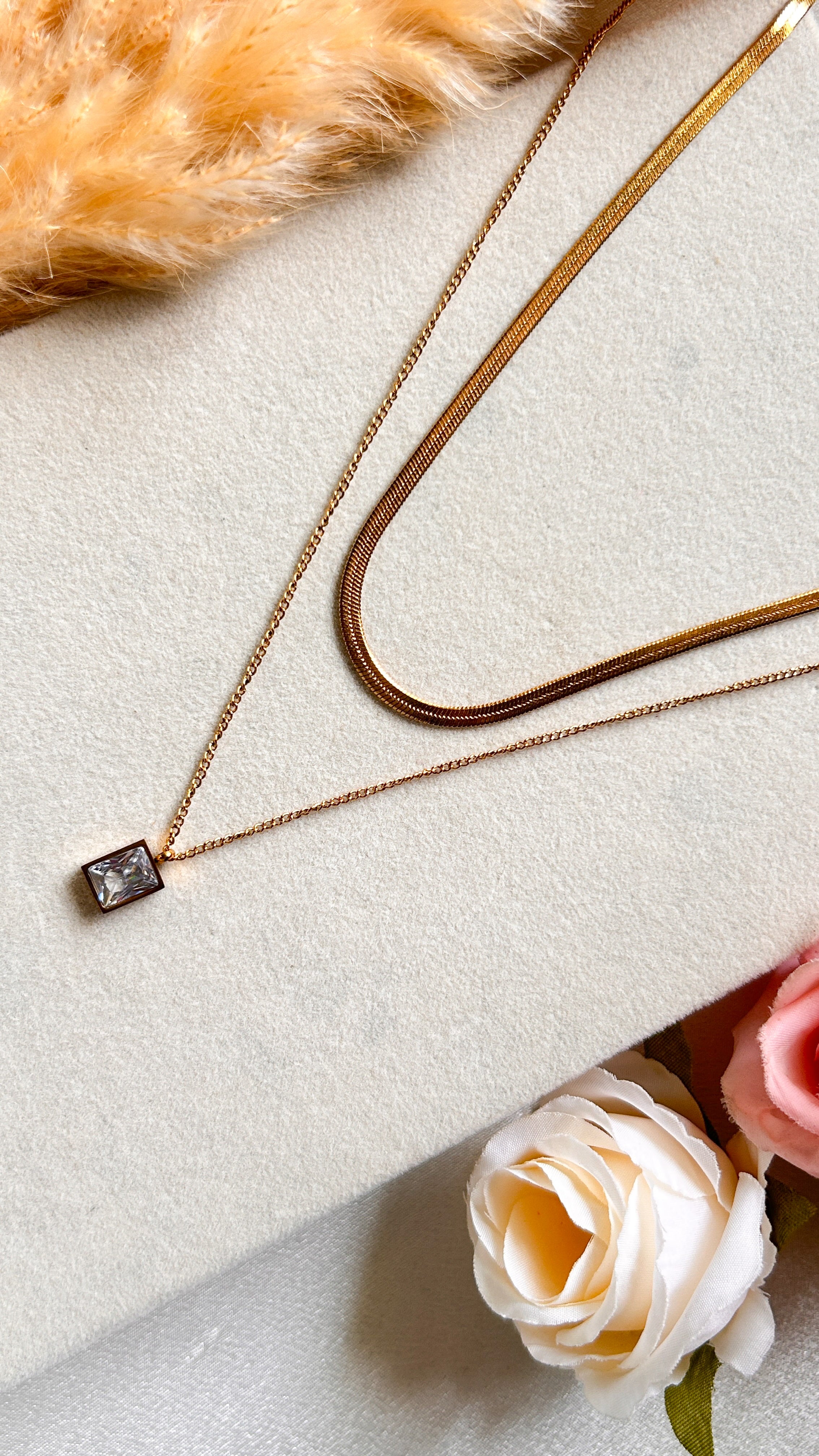 Layered Chain Necklace white